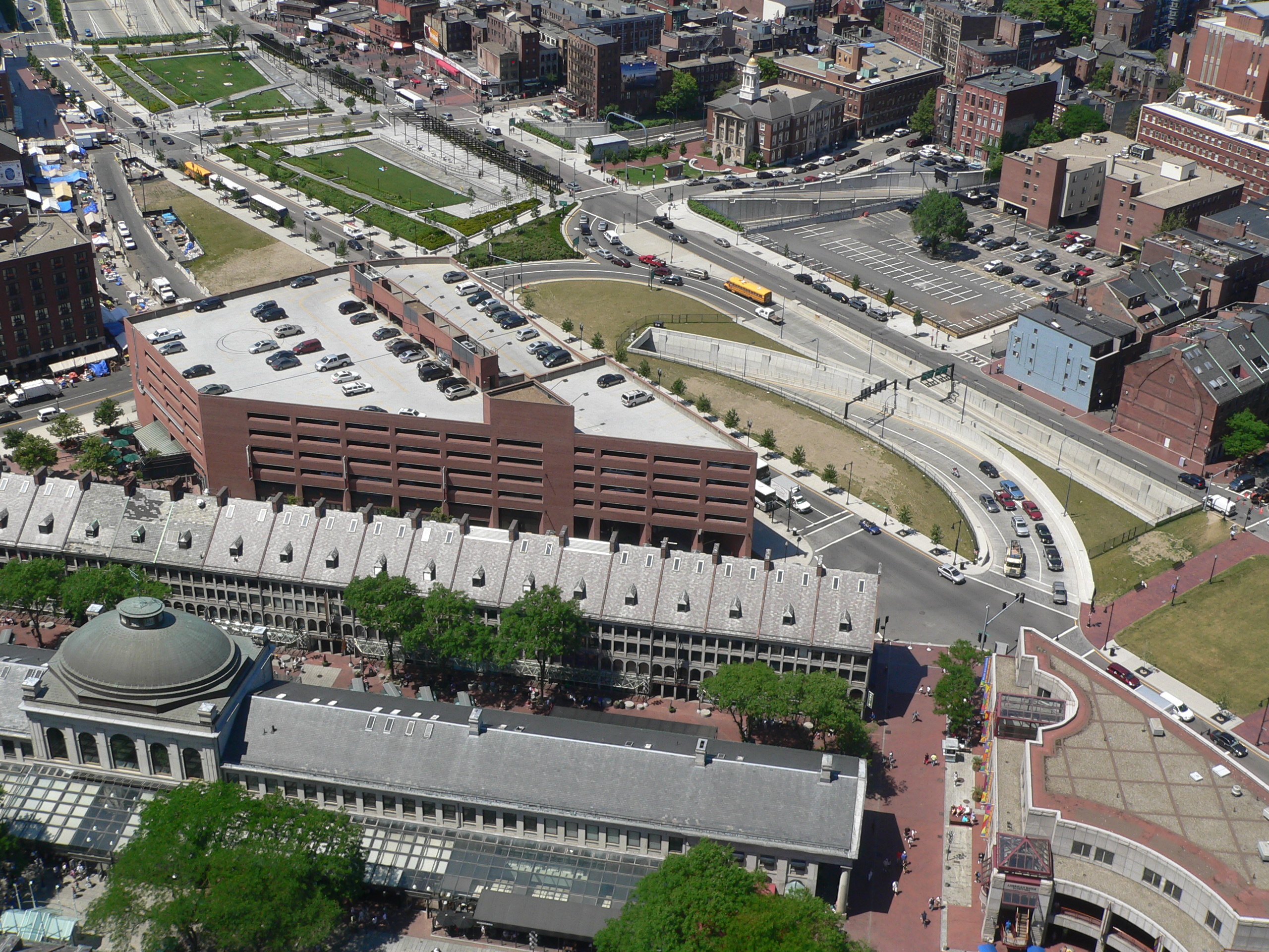 Modern day I-93 after the Big Dig, Courtesy of NewtonCourt and Wikimedia.